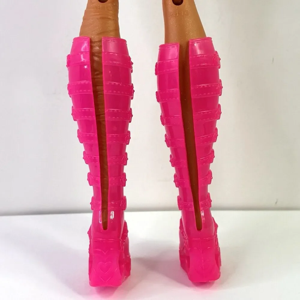 Monster High Doll G3 Draculaura Skulltimate Secrets Neon Frights Pink Boots